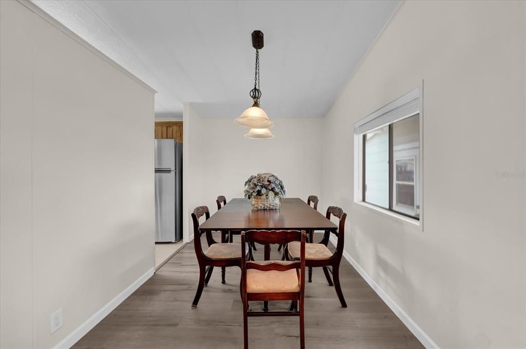 For Sale: $159,900 (2 beds, 1 baths, 1242 Square Feet)