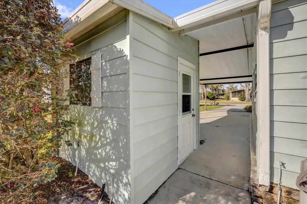 For Sale: $159,900 (2 beds, 1 baths, 1242 Square Feet)