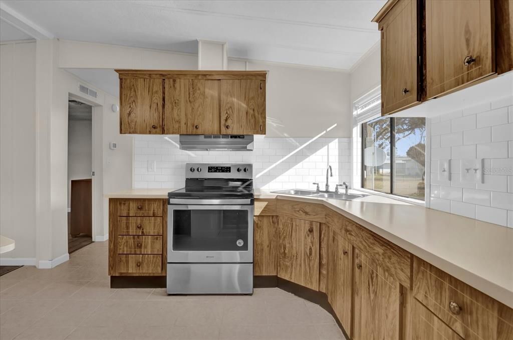 For Sale: $159,900 (2 beds, 1 baths, 1242 Square Feet)