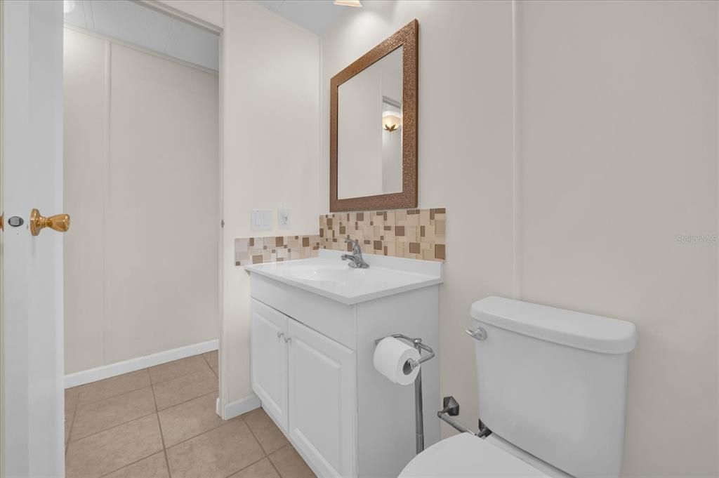 For Sale: $159,900 (2 beds, 1 baths, 1242 Square Feet)