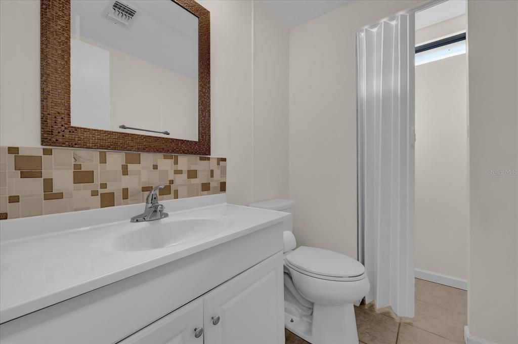 For Sale: $159,900 (2 beds, 1 baths, 1242 Square Feet)