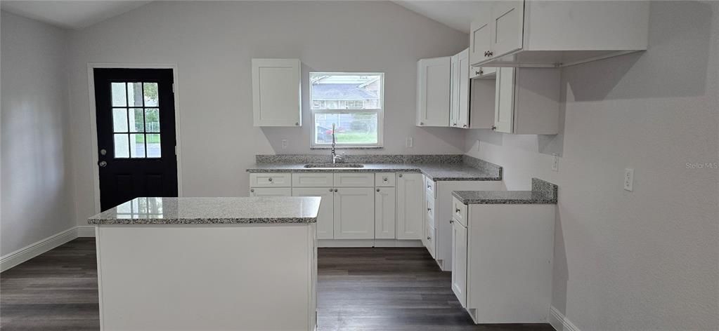 Active With Contract: $279,900 (3 beds, 2 baths, 1487 Square Feet)