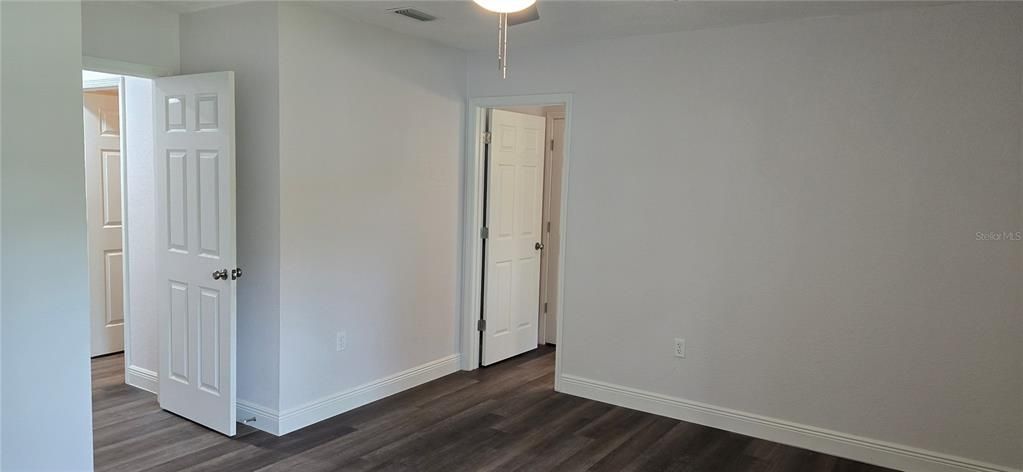 Active With Contract: $279,900 (3 beds, 2 baths, 1487 Square Feet)