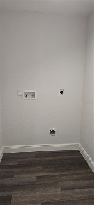 Active With Contract: $279,900 (3 beds, 2 baths, 1487 Square Feet)