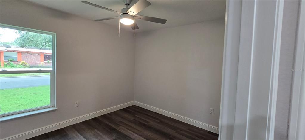 Active With Contract: $279,900 (3 beds, 2 baths, 1487 Square Feet)