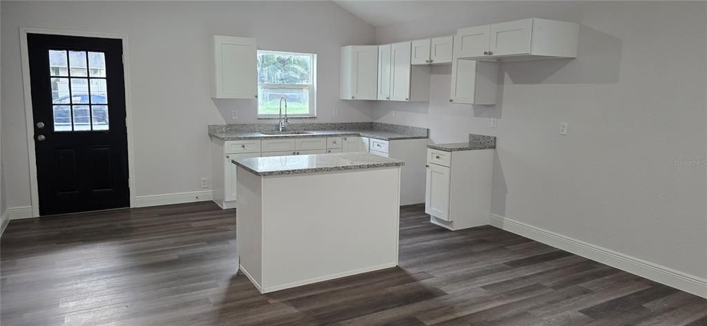 Active With Contract: $279,900 (3 beds, 2 baths, 1487 Square Feet)