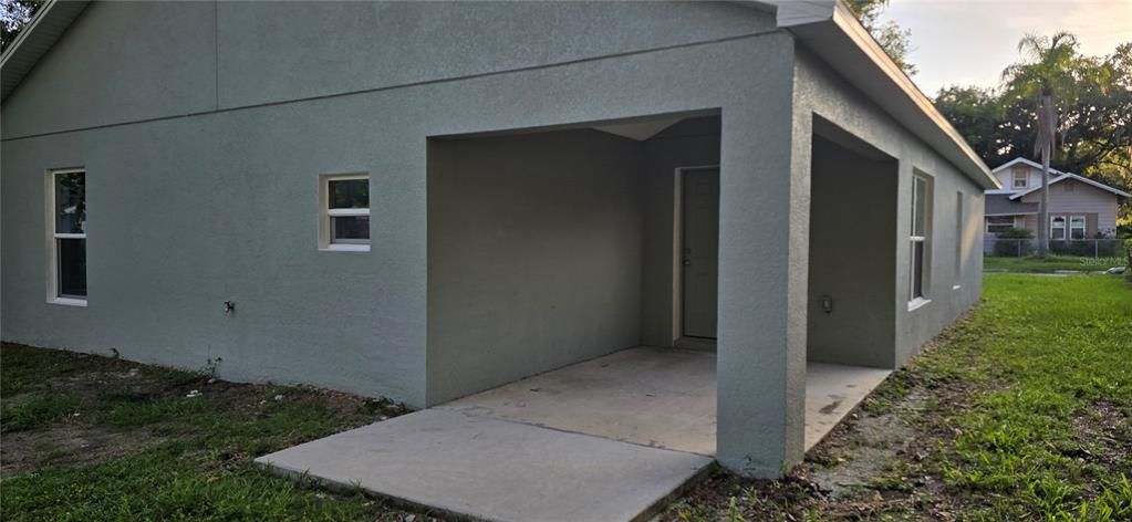 Active With Contract: $279,900 (3 beds, 2 baths, 1487 Square Feet)