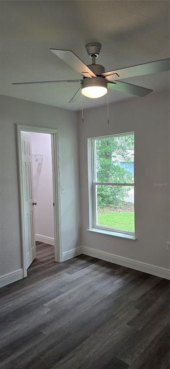 Active With Contract: $279,900 (3 beds, 2 baths, 1487 Square Feet)