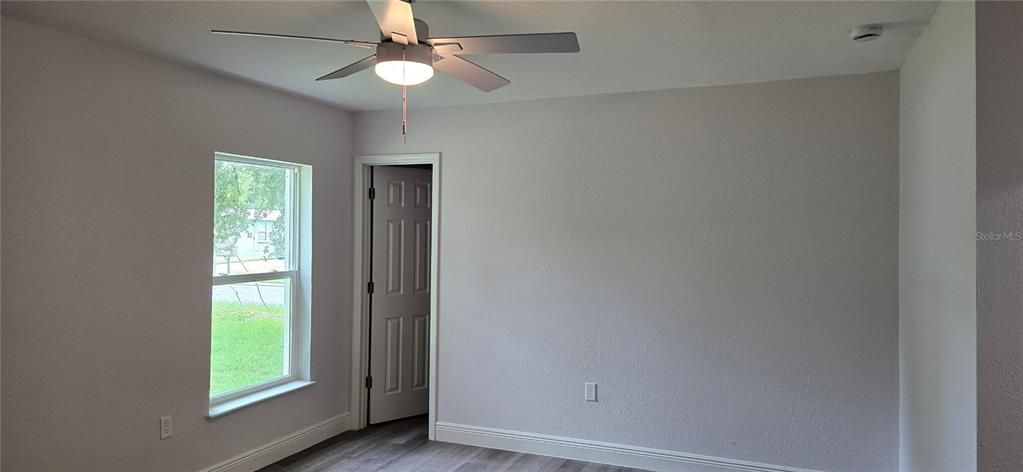 Active With Contract: $279,900 (3 beds, 2 baths, 1487 Square Feet)