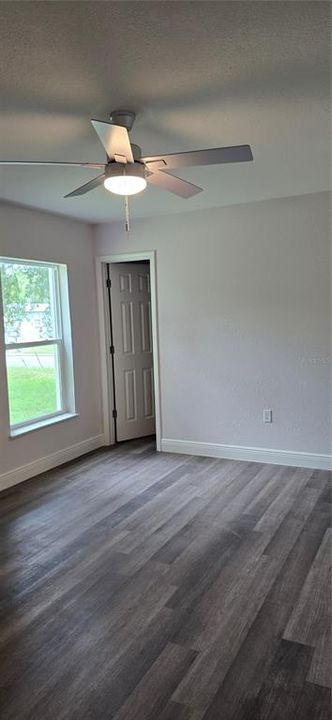 Active With Contract: $279,900 (3 beds, 2 baths, 1487 Square Feet)
