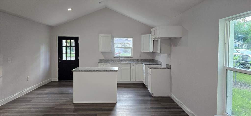 Active With Contract: $279,900 (3 beds, 2 baths, 1487 Square Feet)