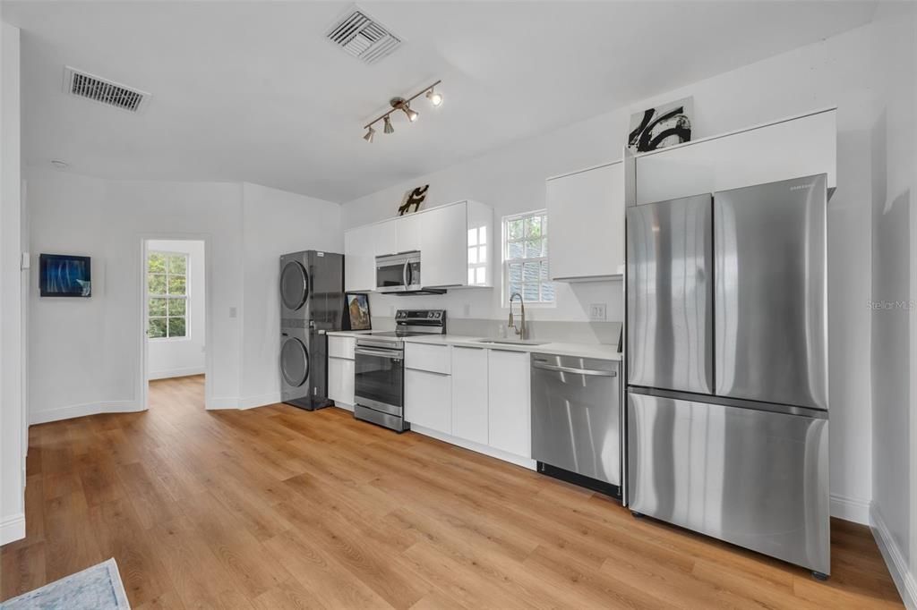 待售: $2,099,000 (6 贝兹, 4 浴室, 4446 平方英尺)