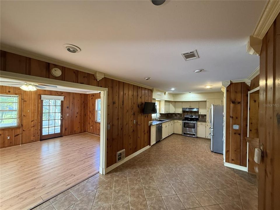 待售: $375,000 (3 贝兹, 3 浴室, 1918 平方英尺)