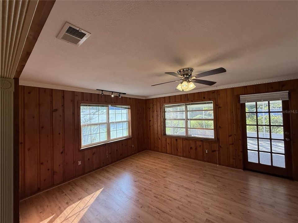 待售: $375,000 (3 贝兹, 3 浴室, 1918 平方英尺)