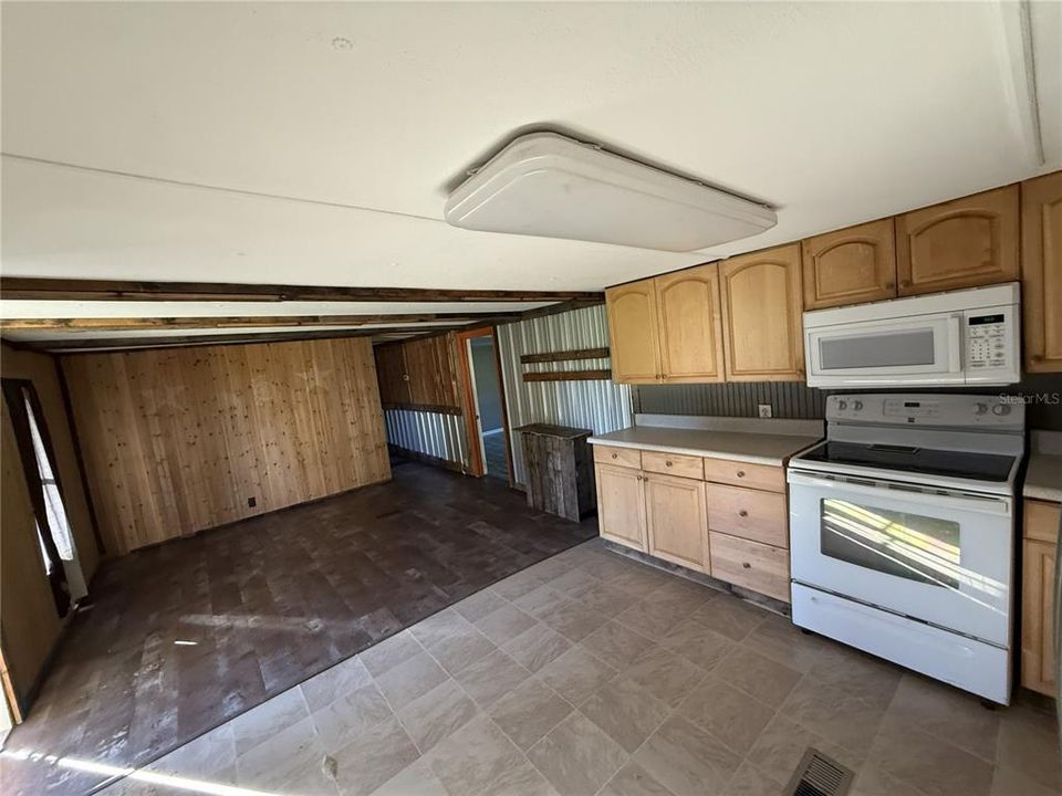 待售: $375,000 (3 贝兹, 3 浴室, 1918 平方英尺)