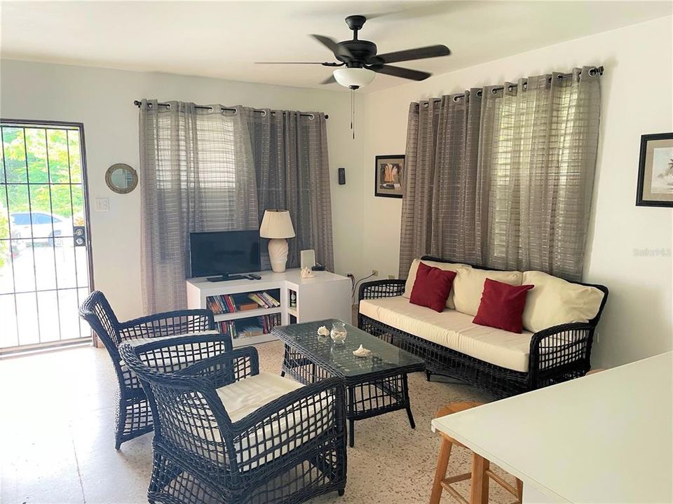 На продажу: $899,000 (5 спален, 4 ванн, 3000 Квадратных фут)