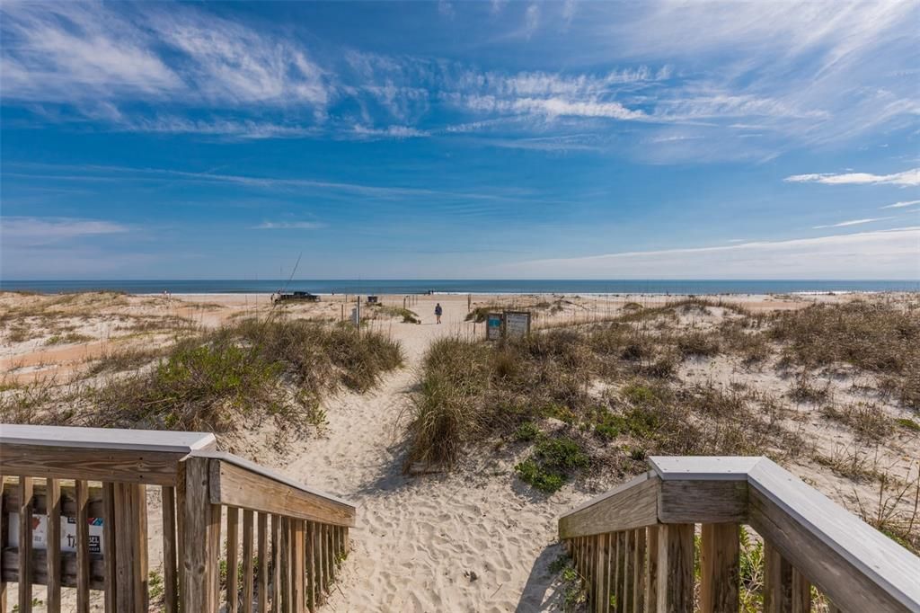 En Venta: $1,074,000 (4 camas, 3 baños, 2179 Pies cuadrados)