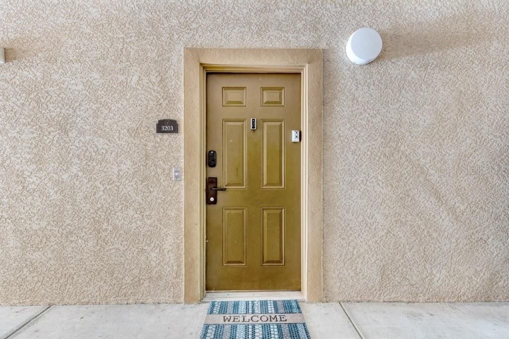 Active With Contract: $195,000 (2 beds, 2 baths, 1134 Square Feet)