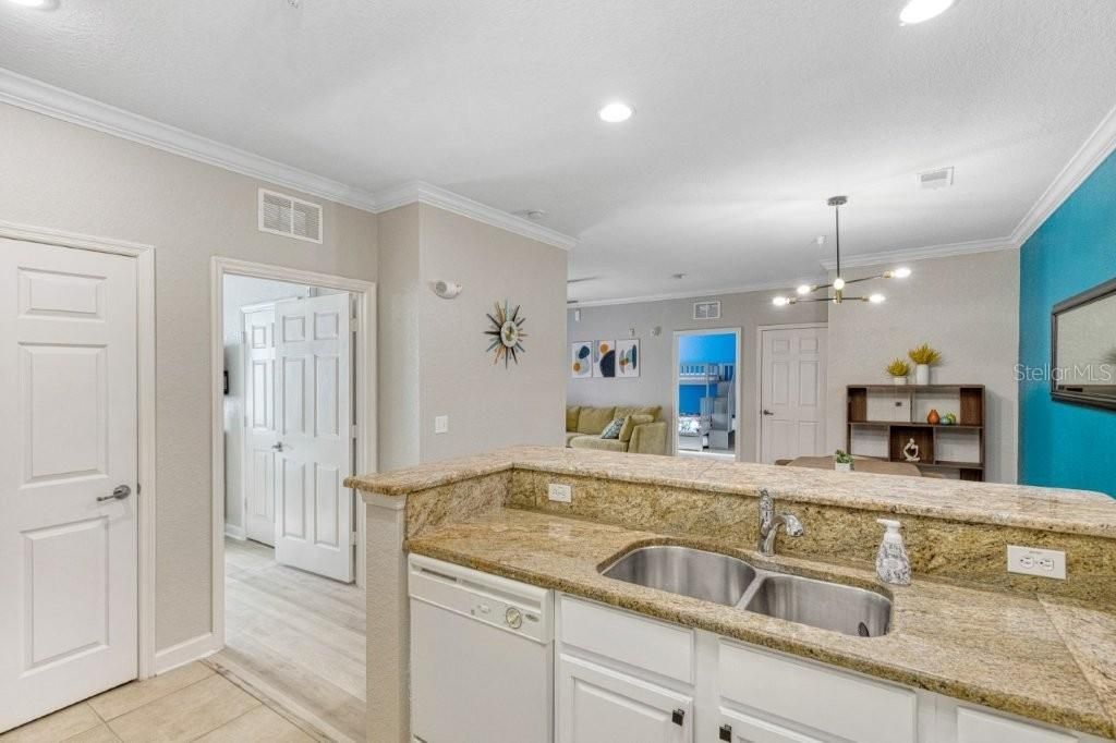 Active With Contract: $195,000 (2 beds, 2 baths, 1134 Square Feet)