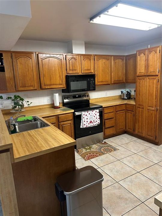 For Sale: $995,000 (5 beds, 3 baths, 2820 Square Feet)