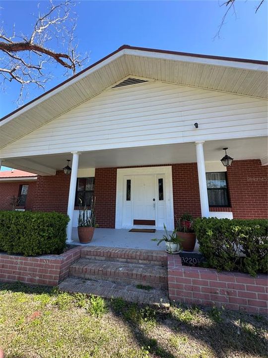 For Sale: $995,000 (5 beds, 3 baths, 2820 Square Feet)