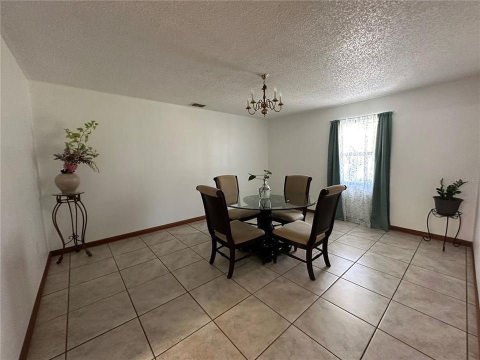 For Sale: $995,000 (5 beds, 3 baths, 2820 Square Feet)