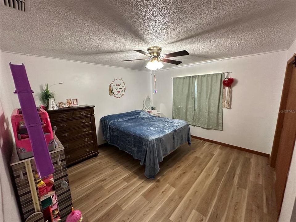 For Sale: $995,000 (5 beds, 3 baths, 2820 Square Feet)