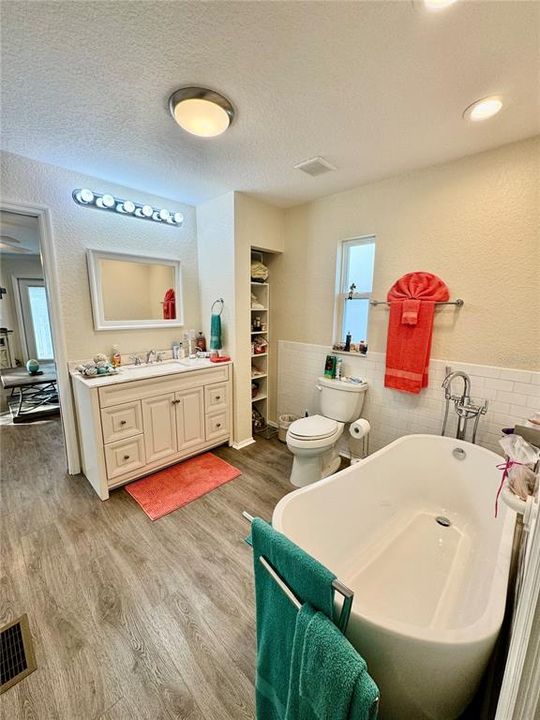 For Sale: $174,000 (2 beds, 2 baths, 1200 Square Feet)