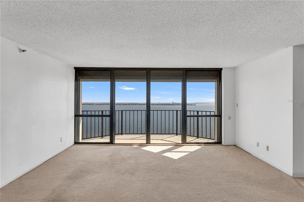 For Sale: $800,000 (3 beds, 2 baths, 2007 Square Feet)