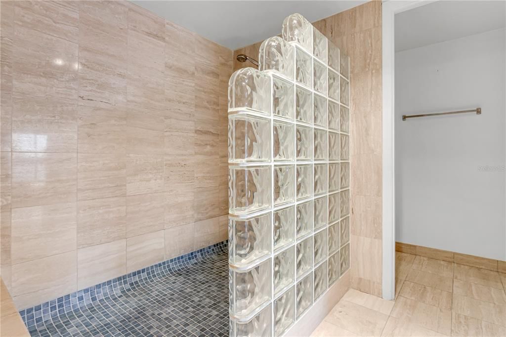 For Sale: $800,000 (3 beds, 2 baths, 2007 Square Feet)