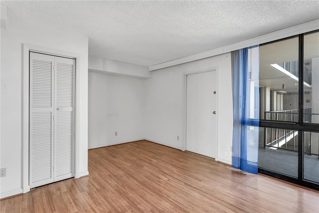 For Sale: $800,000 (3 beds, 2 baths, 2007 Square Feet)