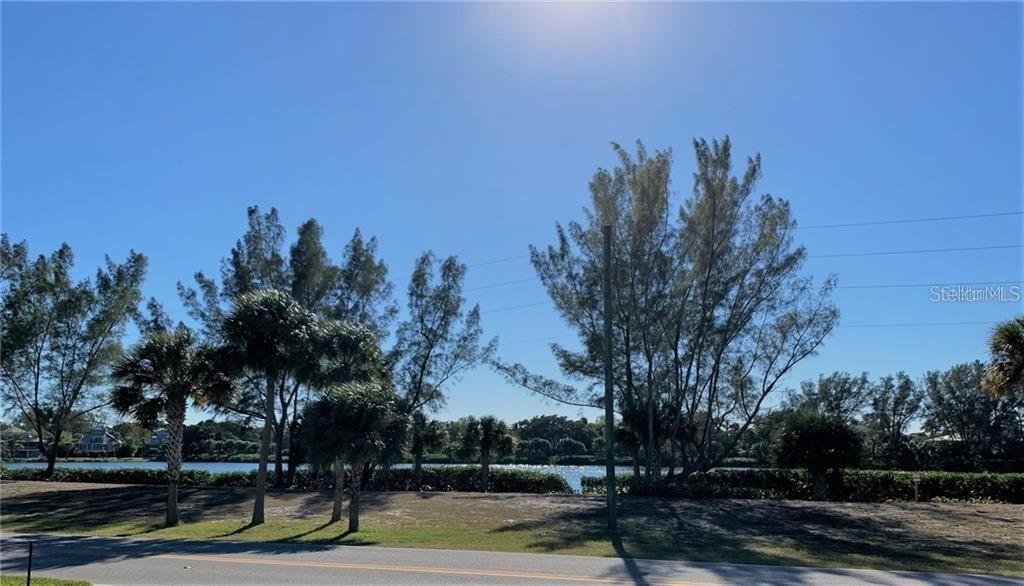 待售: $2,199,000 (0.38 acres)