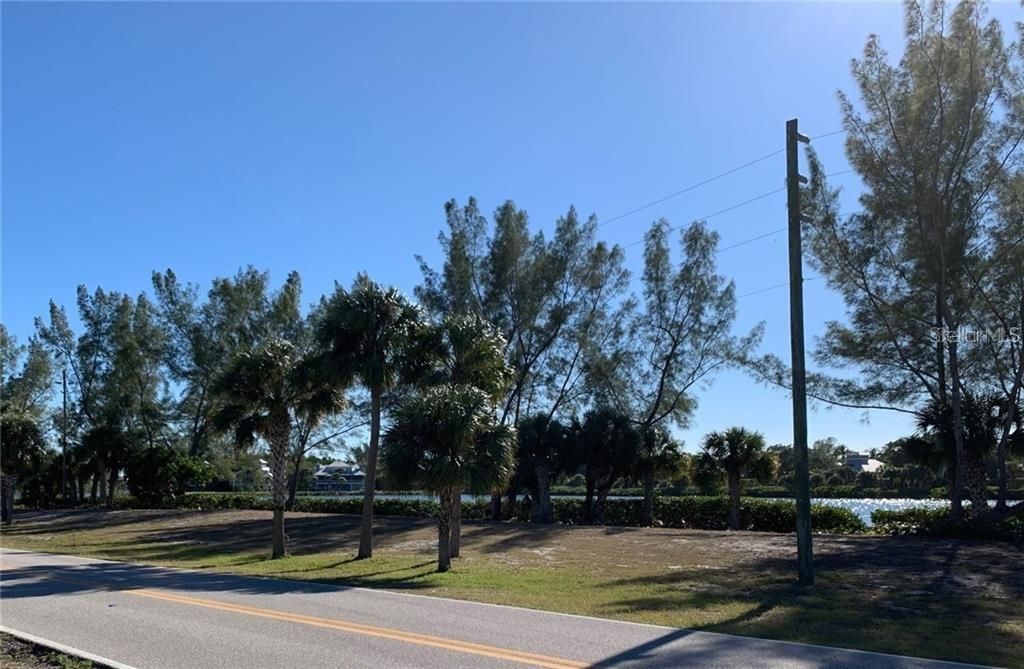 待售: $2,199,000 (0.38 acres)