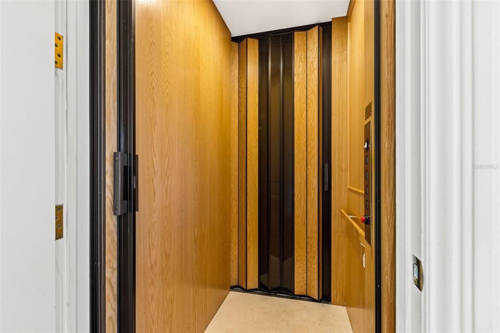 Active With Contract: $4,999,000 (4 beds, 4 baths, 7482 Square Feet)