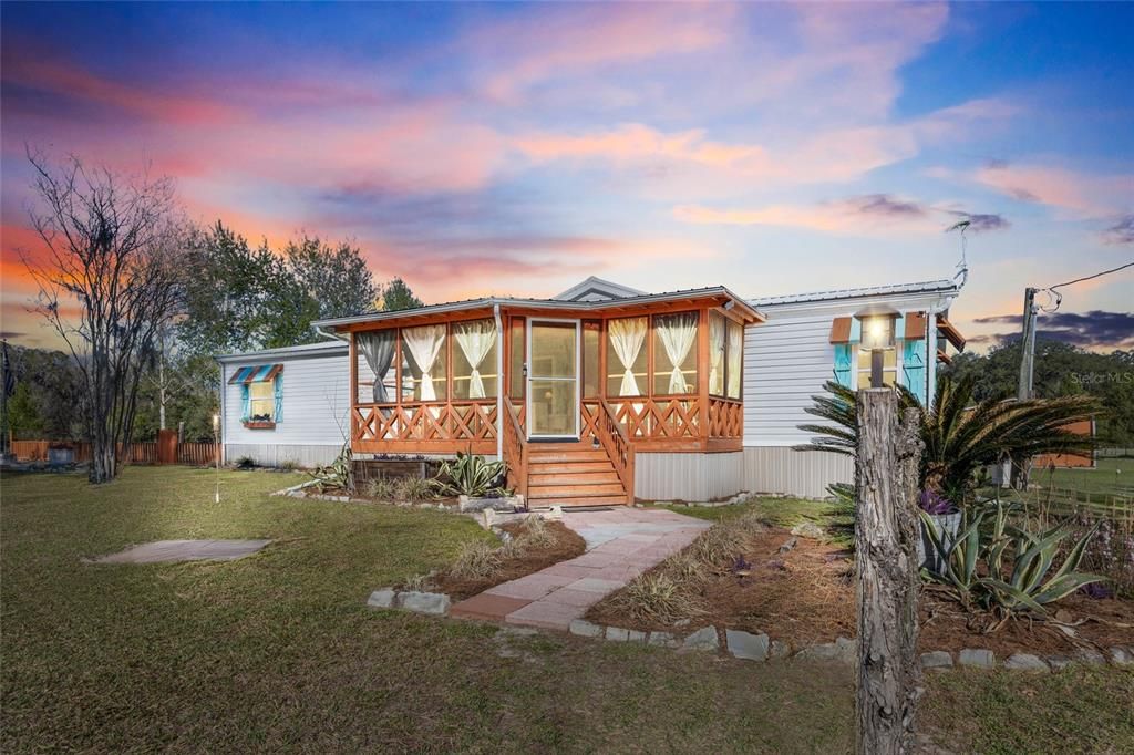 最近售出: $299,900 (3 贝兹, 2 浴室, 1719 平方英尺)