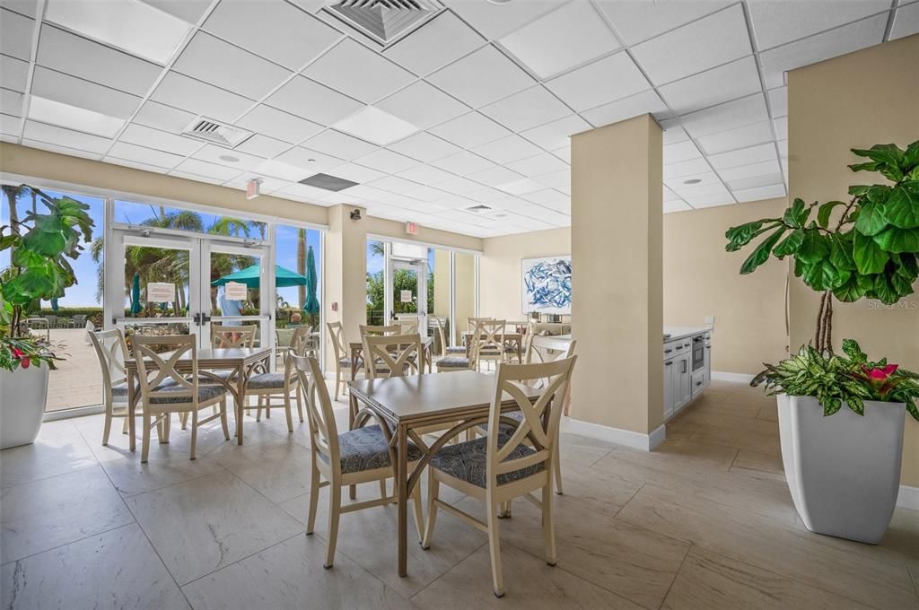 For Sale: $821,900 (2 beds, 2 baths, 837 Square Feet)