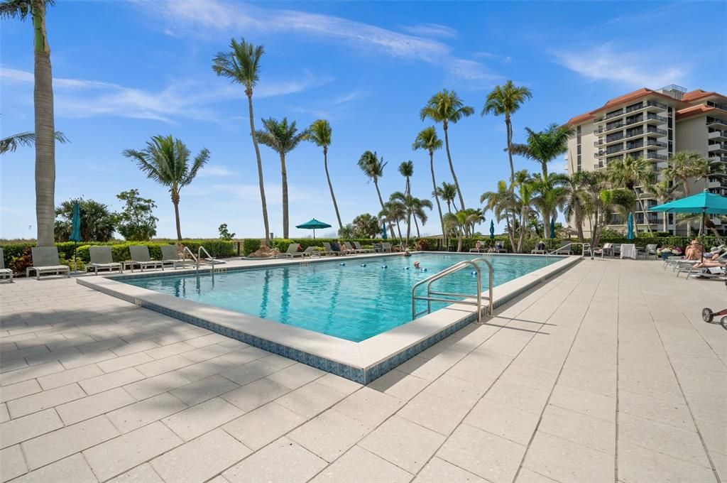 For Sale: $821,900 (2 beds, 2 baths, 837 Square Feet)