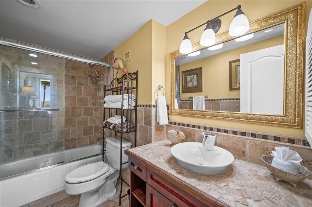 For Sale: $821,900 (2 beds, 2 baths, 837 Square Feet)