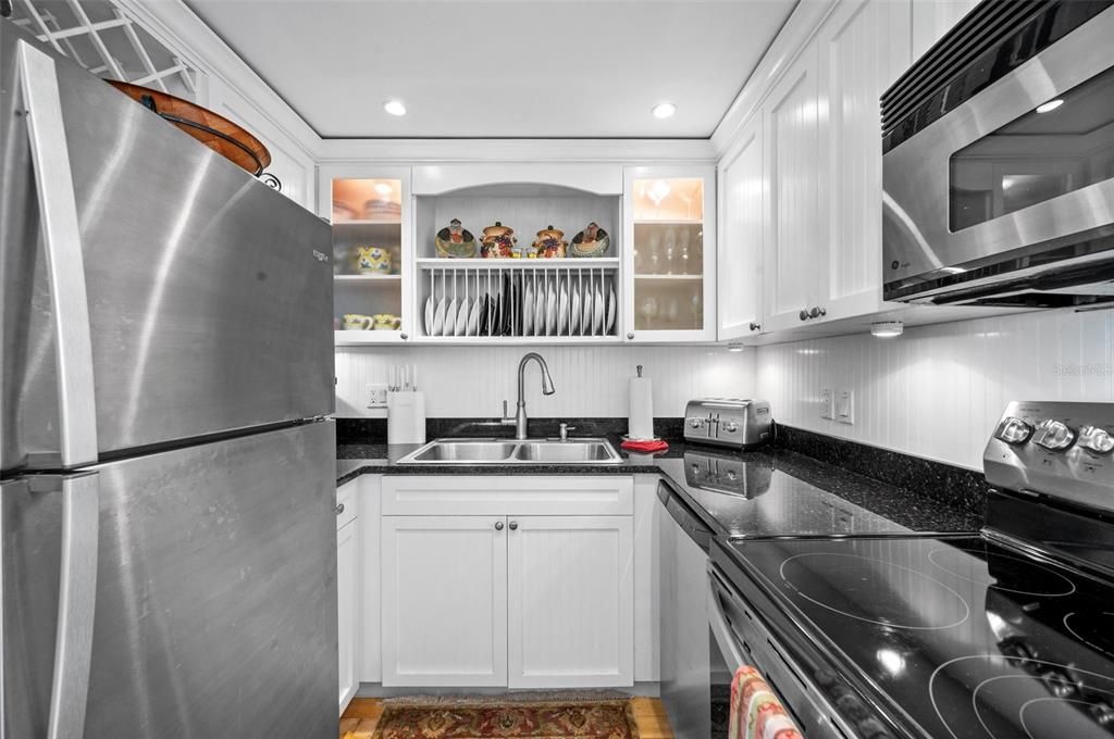 For Sale: $821,900 (2 beds, 2 baths, 837 Square Feet)