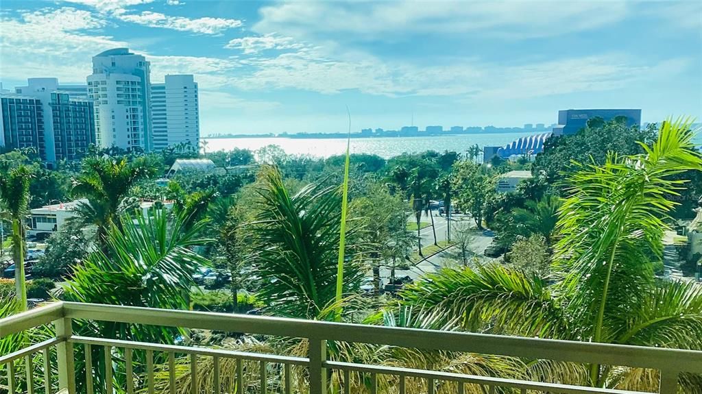 合同活跃: $3,250 (1 贝兹, 1 浴室, 1212 平方英尺)