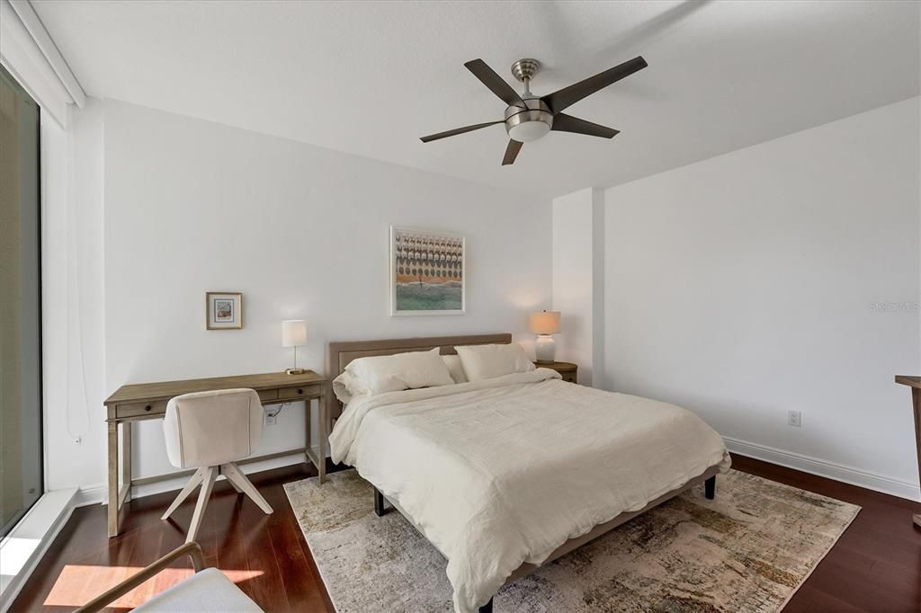 合同活跃: $3,250 (1 贝兹, 1 浴室, 1212 平方英尺)