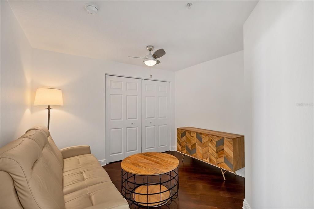 合同活跃: $3,250 (1 贝兹, 1 浴室, 1212 平方英尺)