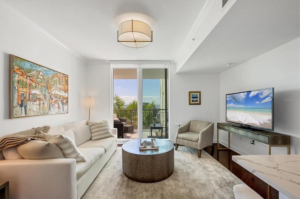 合同活跃: $3,250 (1 贝兹, 1 浴室, 1212 平方英尺)