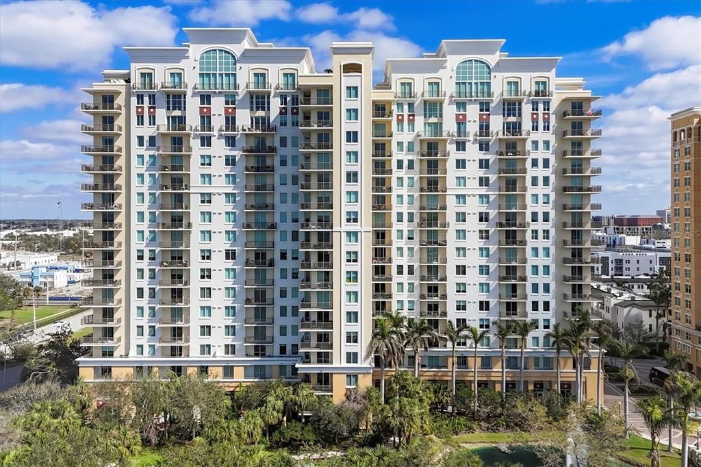 合同活跃: $3,250 (1 贝兹, 1 浴室, 1212 平方英尺)