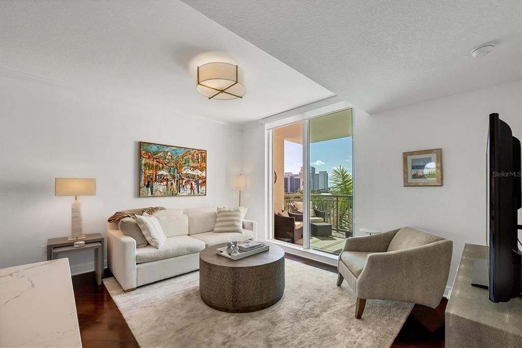 合同活跃: $3,250 (1 贝兹, 1 浴室, 1212 平方英尺)