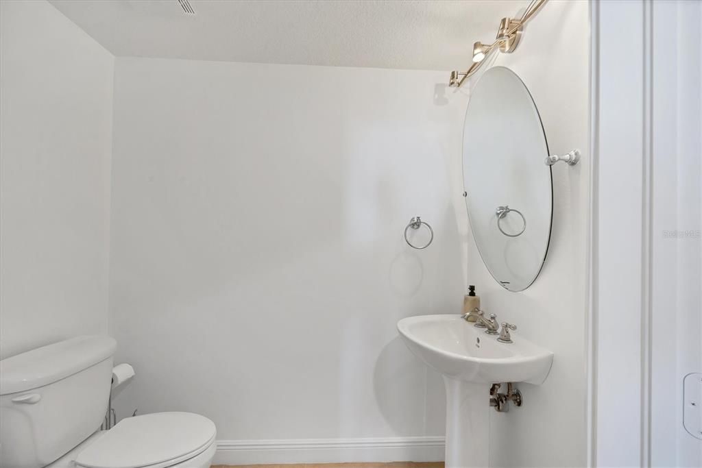 合同活跃: $3,250 (1 贝兹, 1 浴室, 1212 平方英尺)