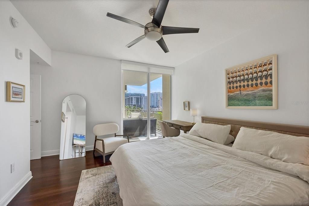 合同活跃: $3,250 (1 贝兹, 1 浴室, 1212 平方英尺)