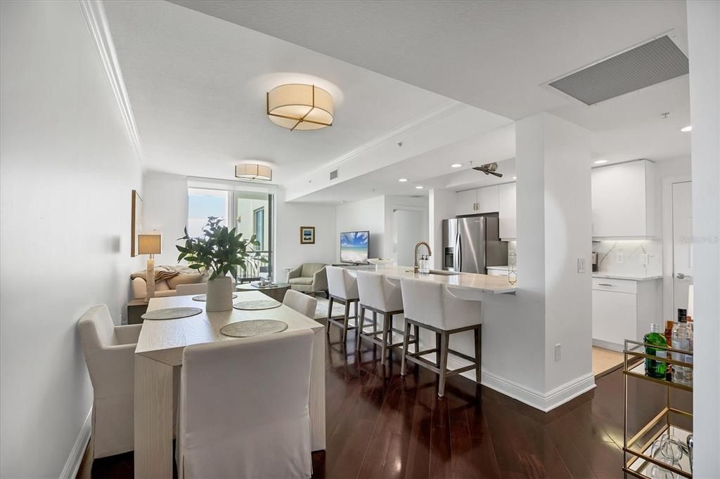 合同活跃: $3,250 (1 贝兹, 1 浴室, 1212 平方英尺)