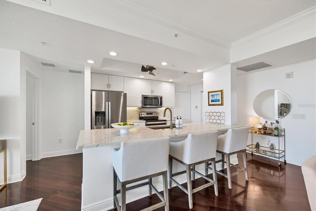 合同活跃: $3,250 (1 贝兹, 1 浴室, 1212 平方英尺)