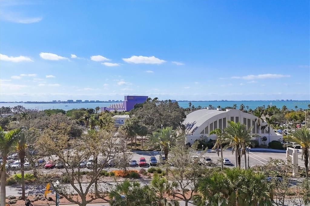 合同活跃: $3,250 (1 贝兹, 1 浴室, 1212 平方英尺)